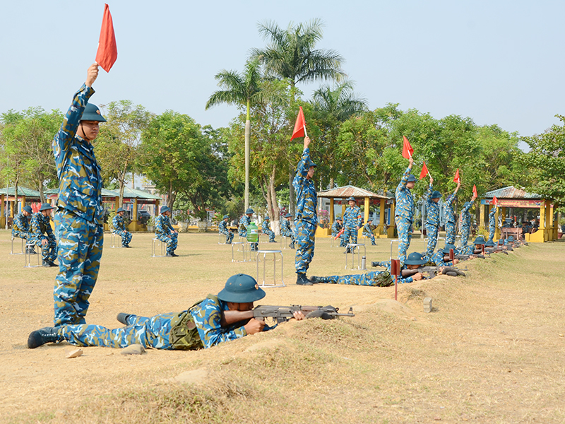 Tiểu đo&agrave;n huấn luyện chiến sĩ mới, Sư đo&agrave;n 372 tổ chức bắn đạn thật