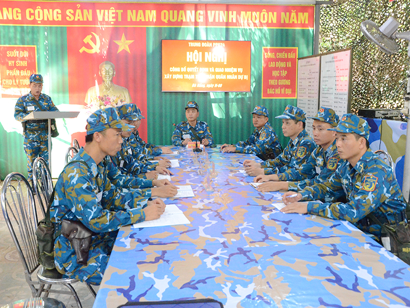 Sư đo&agrave;n 375 Diễn tập chỉ huy - cơ quan 1 b&ecirc;n 2 cấp tr&ecirc;n bản đồ, c&oacute; thực h&agrave;nh tiếp nhận qu&acirc;n nh&acirc;n dự bị