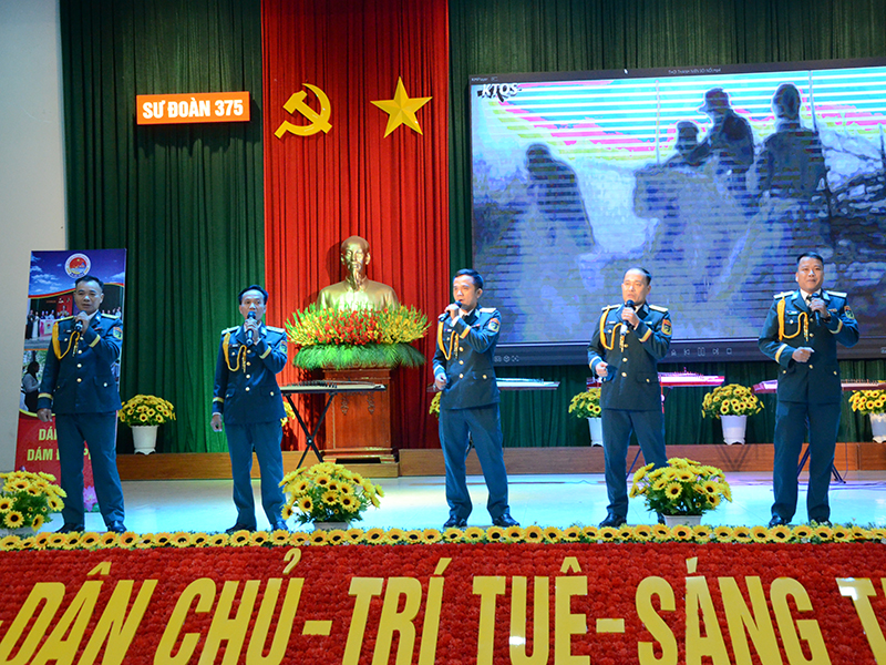 Sư đo&agrave;n 375 tổ chức tọa đ&agrave;m &ldquo;Đổi mới s&aacute;ng tạo - ch&igrave;a kh&oacute;a của th&agrave;nh c&ocirc;ng&rdquo;