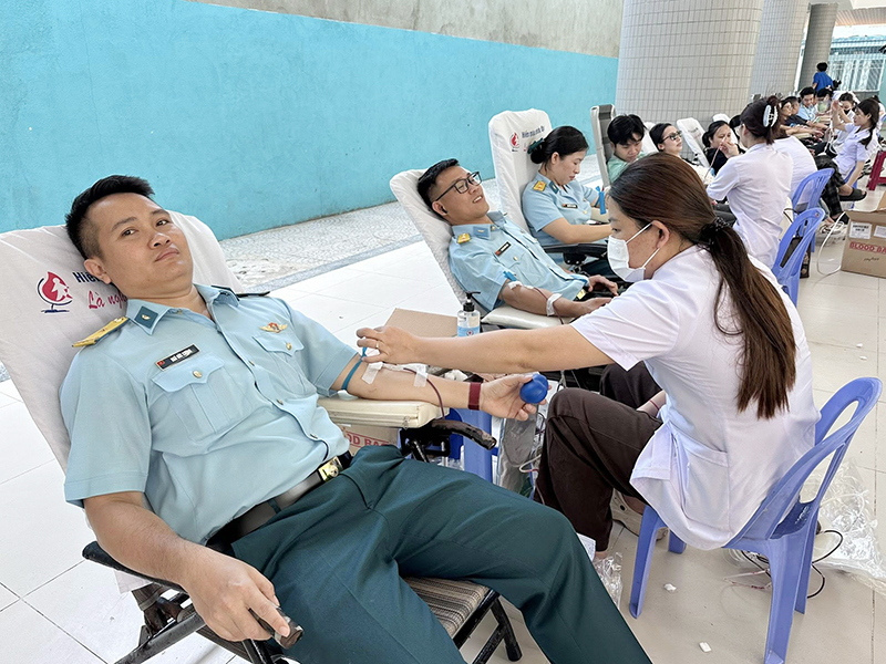 Đo&agrave;n thanh ni&ecirc;n Nh&agrave; m&aacute;y A32 tham gia hiến m&aacute;u t&igrave;nh nguyện