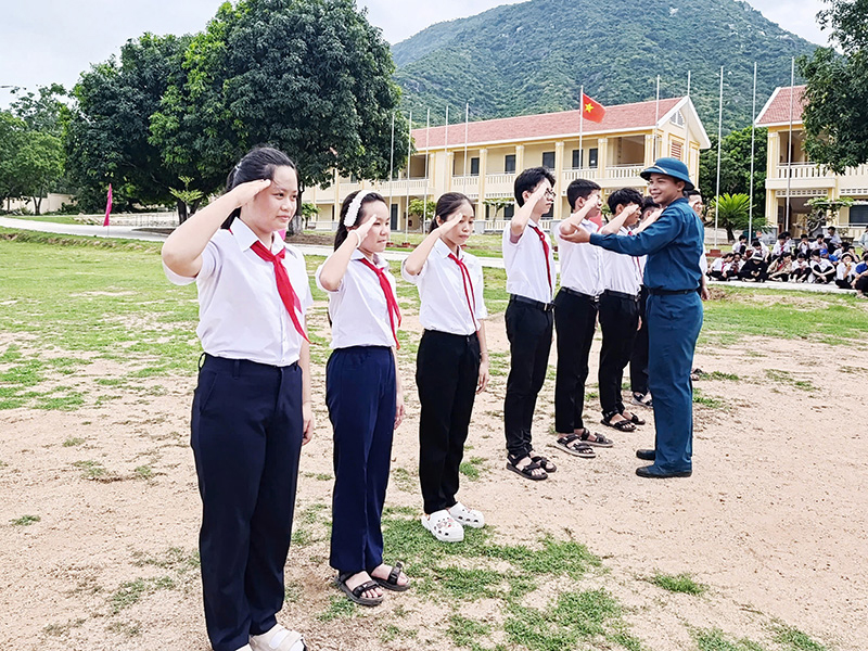 Trung đo&agrave;n 274 tổ chức Chương tr&igrave;nh trải nghiệm h&egrave; &ldquo;Một ng&agrave;y l&agrave;m chiến sĩ Ph&ograve;ng kh&ocirc;ng - Kh&ocirc;ng qu&acirc;n&rdquo;