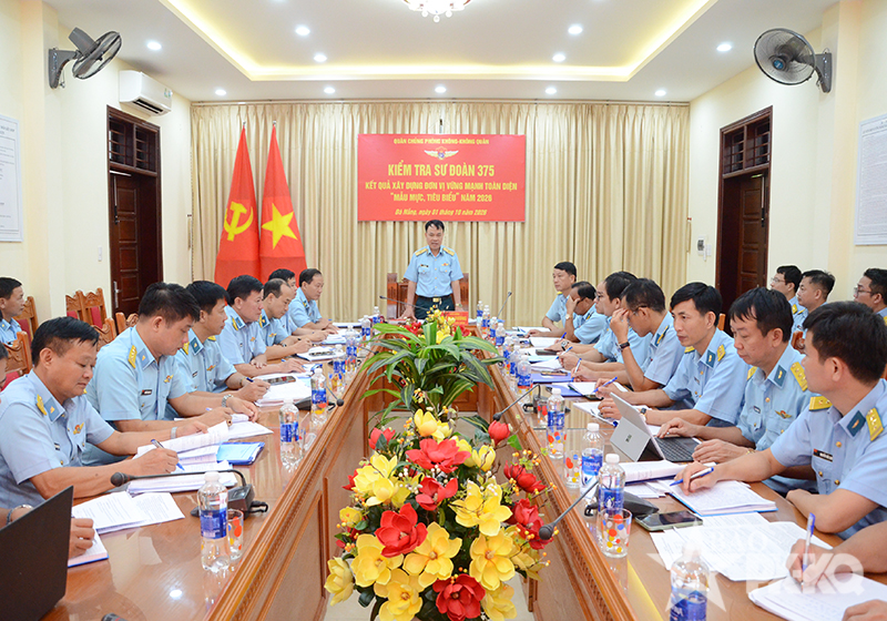 Qu&acirc;n chủng Ph&ograve;ng kh&ocirc;ng-Kh&ocirc;ng qu&acirc;n kiểm tra kết quả x&acirc;y dựng đơn vị vững mạnh to&agrave;n diện &ldquo;mẫu mực, ti&ecirc;u biểu&rdquo; tại Sư đo&agrave;n 375