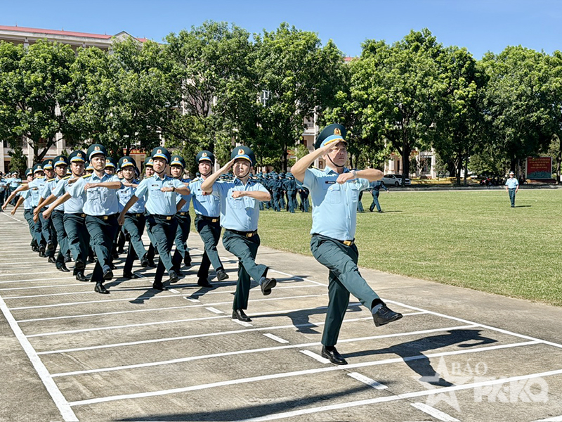 Qu&acirc;n chủng Ph&ograve;ng kh&ocirc;ng-Kh&ocirc;ng qu&acirc;n kiểm tra kết quả x&acirc;y dựng đơn vị vững mạnh to&agrave;n diện &ldquo;mẫu mực, ti&ecirc;u biểu&rdquo; tại Sư đo&agrave;n 375