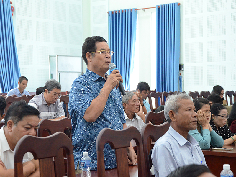 Thiếu tướng Vũ Đại Dương - Ph&oacute; Tư lệnh Qu&acirc;n chủng Ph&ograve;ng kh&ocirc;ng-Kh&ocirc;ng qu&acirc;n c&ugrave;ng c&aacute;c ứng cử vi&ecirc;n đại biểu Quốc hội kh&oacute;a XVI tiếp x&uacute;c cử tri tại Đơn vị bầu cử số 4, tỉnh Kh&aacute;nh H&ograve;a