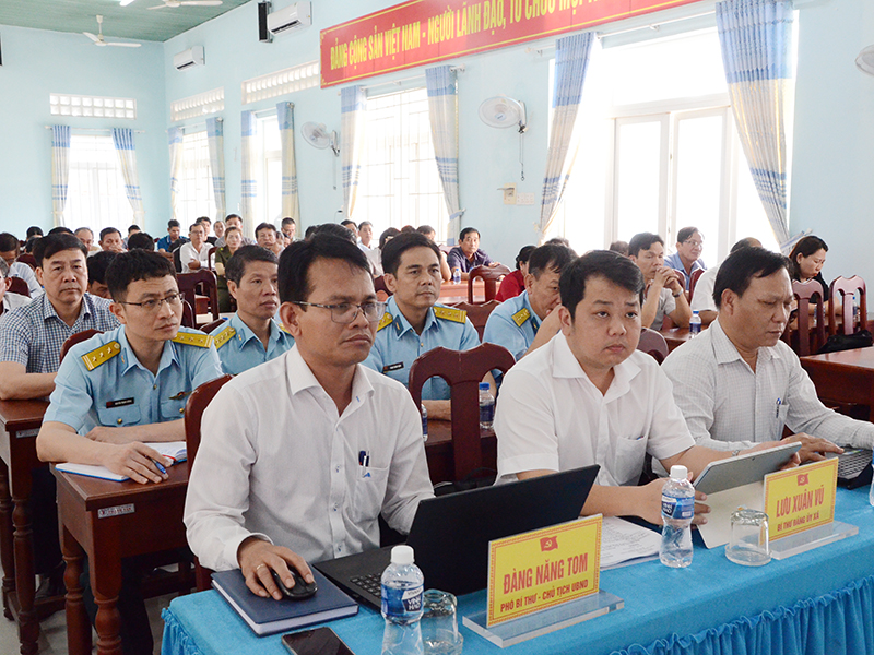Thiếu tướng Vũ Đại Dương - Ph&oacute; Tư lệnh Qu&acirc;n chủng Ph&ograve;ng kh&ocirc;ng - Kh&ocirc;ng qu&acirc;n tiếp x&uacute;c cử tri tại tỉnh Kh&aacute;nh H&ograve;a
