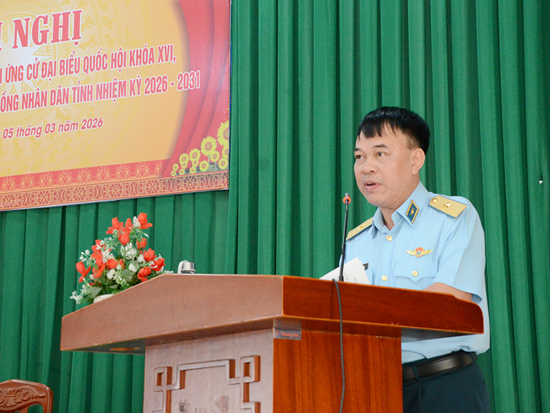 Thiếu tướng Vũ Đại Dương - Ph&oacute; Tư lệnh Qu&acirc;n chủng Ph&ograve;ng kh&ocirc;ng - Kh&ocirc;ng qu&acirc;n tiếp x&uacute;c cử tri tại tỉnh Kh&aacute;nh H&ograve;a