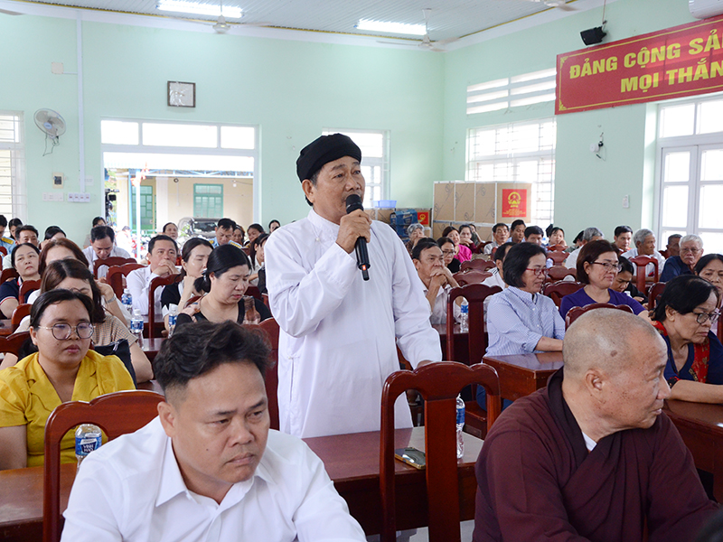 Thiếu tướng Vũ Đại Dương - Ph&oacute; Tư lệnh Qu&acirc;n chủng Ph&ograve;ng kh&ocirc;ng-Kh&ocirc;ng qu&acirc;n c&ugrave;ng c&aacute;c ứng cử vi&ecirc;n đại biểu Quốc hội kh&oacute;a XVI tiếp x&uacute;c cử tri tại Đơn vị bầu cử số 4, tỉnh Kh&aacute;nh H&ograve;a