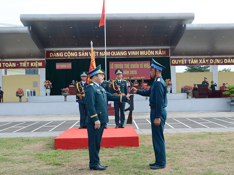 Các đơn vị trong Quân chủng Phòng không-Không quân tổ chức Lễ tuyên thệ chiến sĩ mới năm 2026