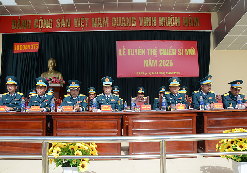Các đơn vị trong Quân chủng Phòng không-Không quân tổ chức Lễ tuyên thệ chiến sĩ mới năm 2026
