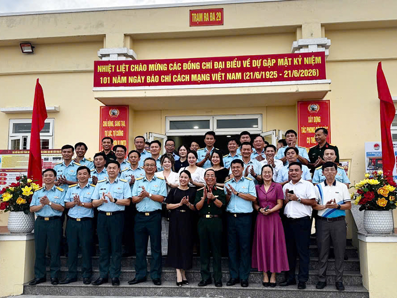 Sư đo&agrave;n 375 gặp mặt, toạ đ&agrave;m nh&acirc;n kỷ niệm ng&agrave;y b&aacute;o ch&iacute; c&aacute;ch mạng Việt Nam