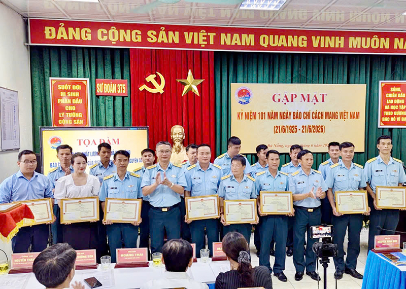 Sư đo&agrave;n 375 gặp mặt, toạ đ&agrave;m nh&acirc;n kỷ niệm ng&agrave;y b&aacute;o ch&iacute; c&aacute;ch mạng Việt Nam