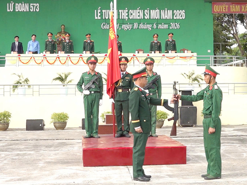 Các đơn vị trong Quân chủng Phòng không-Không quân tổ chức Lễ tuyên thệ chiến sĩ mới năm 2026