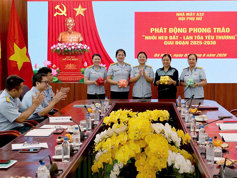 Hội Phụ nữ Nh&agrave; m&aacute;y A32 ph&aacute;t động phong tr&agrave;o &ldquo;Nu&ocirc;i heo đất - Lan tỏa y&ecirc;u thương&rdquo;