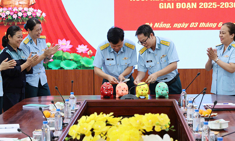 Hội Phụ nữ Nh&agrave; m&aacute;y A32 ph&aacute;t động phong tr&agrave;o &ldquo;Nu&ocirc;i heo đất - Lan tỏa y&ecirc;u thương&rdquo;