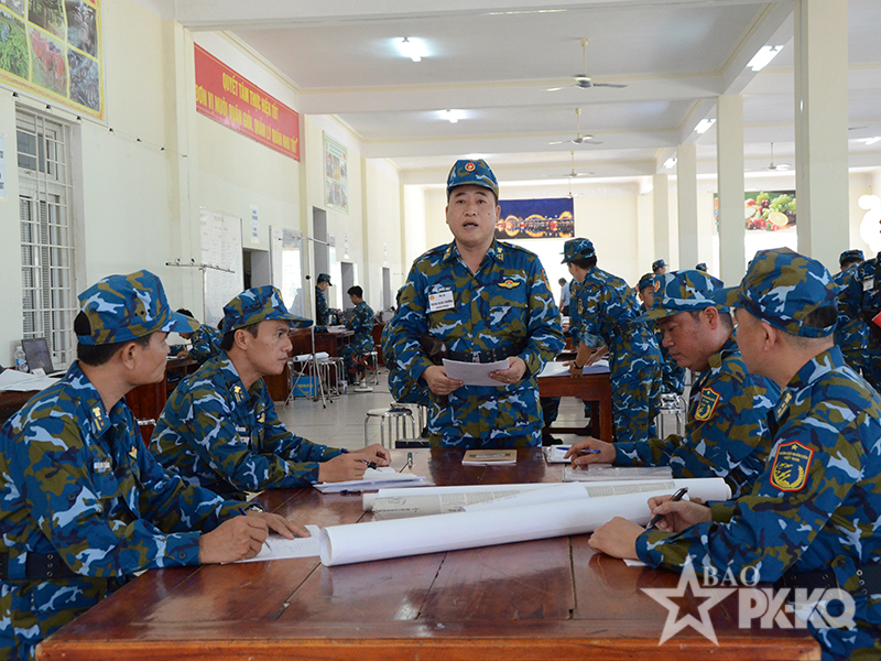 Qu&acirc;n chủng Ph&ograve;ng kh&ocirc;ng - Kh&ocirc;ng qu&acirc;n Bế mạc diễn tập, hội thao chỉ huy tham mưu c&oacute; một phần thực binh k&iacute;p chiến đấu sở chỉ huy trung đo&agrave;n ra đa