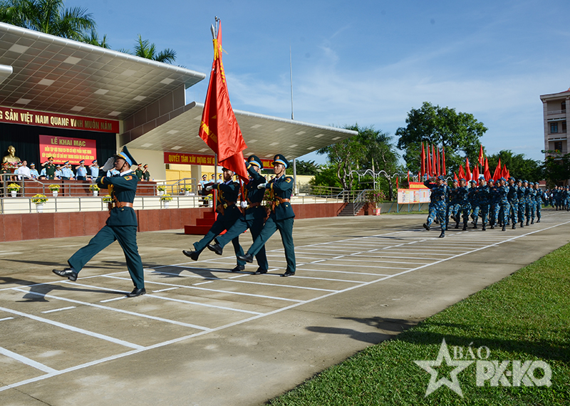 Qu&acirc;n chủng Ph&ograve;ng kh&ocirc;ng - Kh&ocirc;ng qu&acirc;n khai mạc Diễn tập, hội thao chỉ huy tham mưu c&oacute; một phần thực binh k&iacute;p chiến đấu sở chỉ huy trung đo&agrave;n ra đa