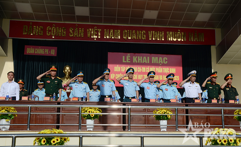 Qu&acirc;n chủng Ph&ograve;ng kh&ocirc;ng - Kh&ocirc;ng qu&acirc;n khai mạc Diễn tập, hội thao chỉ huy tham mưu c&oacute; một phần thực binh k&iacute;p chiến đấu sở chỉ huy trung đo&agrave;n ra đa