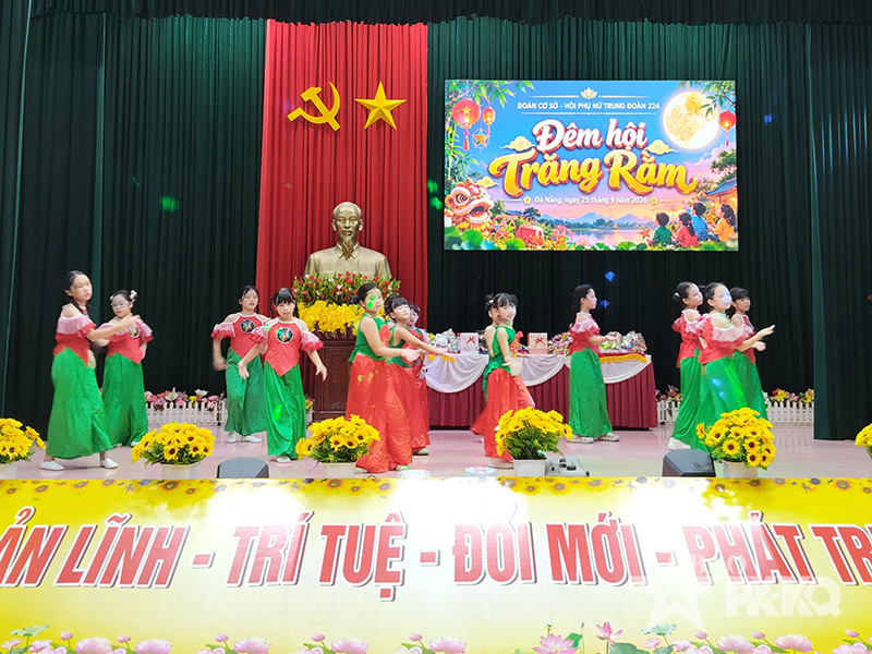Ấm &aacute;p &ldquo;Đ&ecirc;m hội Trăng rằm - Ấm t&igrave;nh người l&iacute;nh&rdquo;