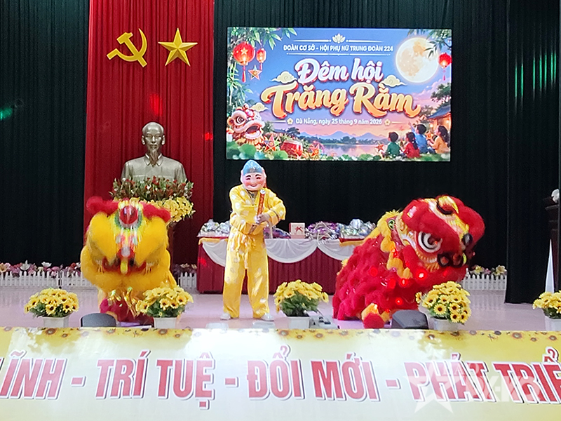 Ấm &aacute;p &ldquo;Đ&ecirc;m hội Trăng rằm - Ấm t&igrave;nh người l&iacute;nh&rdquo;