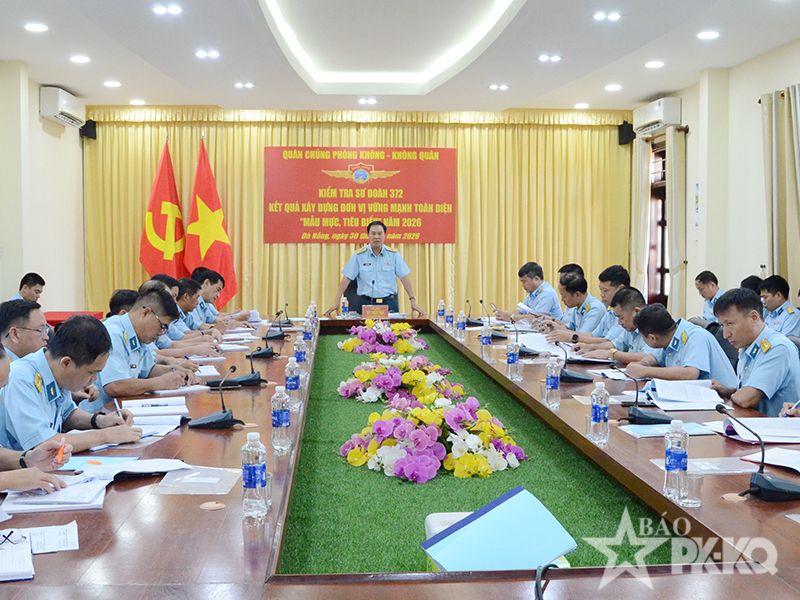 Qu&acirc;n chủng Ph&ograve;ng kh&ocirc;ng - Kh&ocirc;ng qu&acirc;n kiểm tra kết quả x&acirc;y dựng đơn vị vững mạnh to&agrave;n diện 