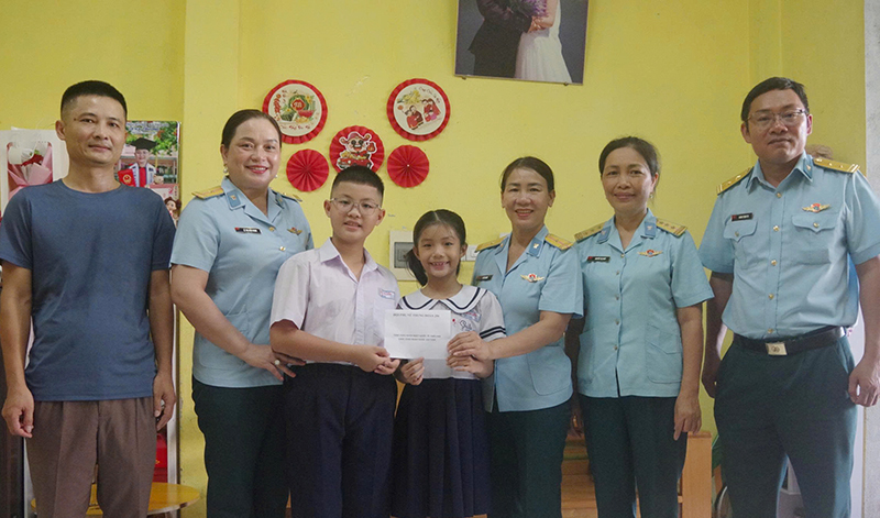Trung đoàn 290 tổ chức chương trình 