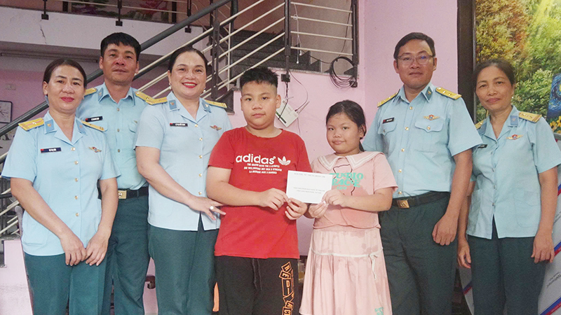 Trung đoàn 290 tổ chức chương trình 