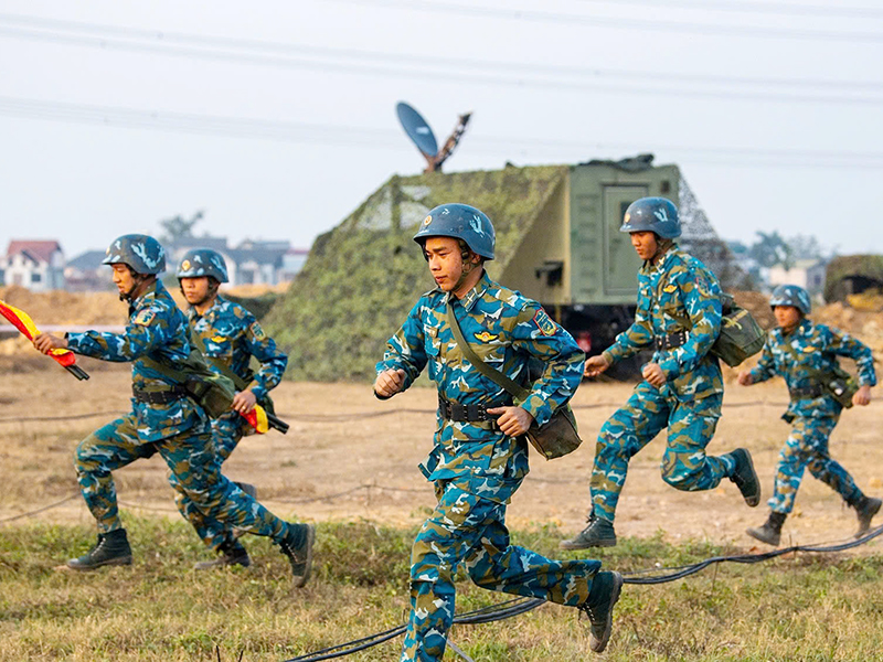Qu&acirc;n chủng Ph&ograve;ng kh&ocirc;ng - Kh&ocirc;ng qu&acirc;n kiểm tra c&ocirc;ng t&aacute;c sẵn s&agrave;ng chiến đấu tại Đại đội 28, Trung đo&agrave;n 218, Sư đo&agrave;n 361