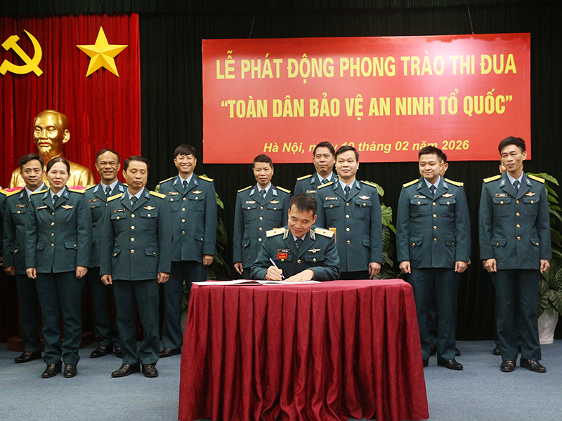 Cục Ch&iacute;nh trị Qu&acirc;n chủng Ph&ograve;ng kh&ocirc;ng-Kh&ocirc;ng qu&acirc;n ph&aacute;t động thi đua &ldquo;To&agrave;n d&acirc;n bảo vệ an ninh Tổ quốc&rdquo;