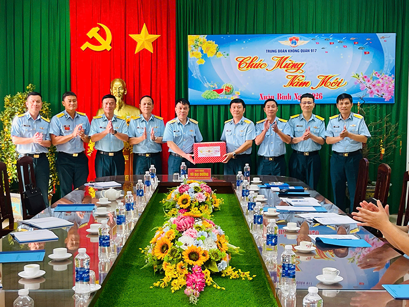 Thủ trưởng Bộ Tư lệnh Qu&acirc;n chủng Ph&ograve;ng kh&ocirc;ng - Kh&ocirc;ng qu&acirc;n kiểm tra sẵn s&agrave;ng chiến đấu v&agrave; c&ocirc;ng t&aacute;c tổ chức Tết Nguy&ecirc;n đ&aacute;n B&iacute;nh Ngọ 2026