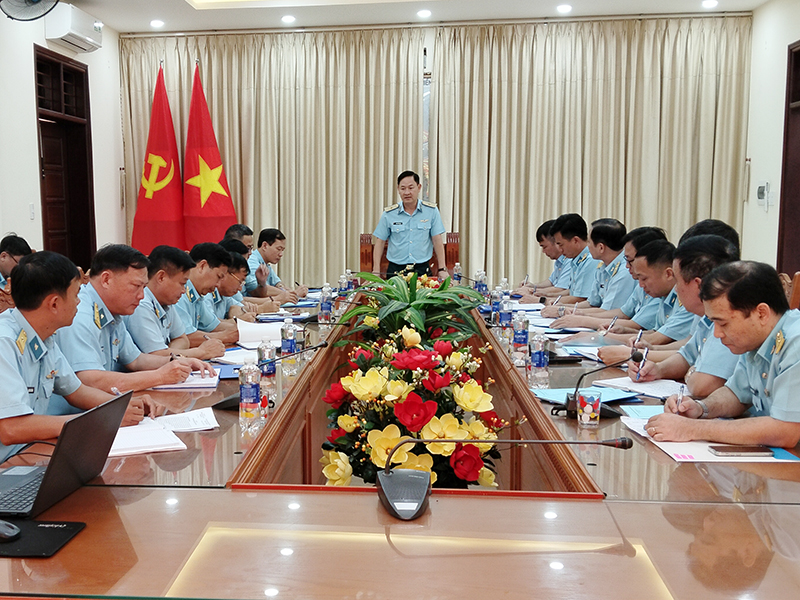Qu&acirc;n chủng Ph&ograve;ng kh&ocirc;ng-Kh&ocirc;ng qu&acirc;n kiểm tra c&ocirc;ng t&aacute;c tiếp nhận chiến sĩ mới v&agrave; chuẩn bị huấn luyện năm 2026 tại Sư đo&agrave;n 375