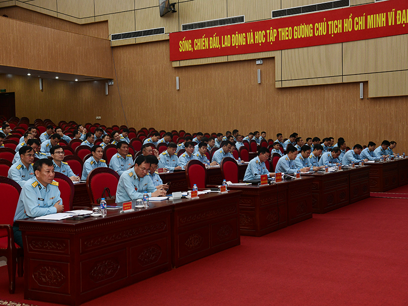 Qu&acirc;n chủng Ph&ograve;ng kh&ocirc;ng-Kh&ocirc;ng qu&acirc;n tổ chức Hội nghị th&ocirc;ng b&aacute;o nhanh kết quả Hội nghị lần thứ hai Ban Chấp h&agrave;nh Trung ương Đảng kh&oacute;a XIV