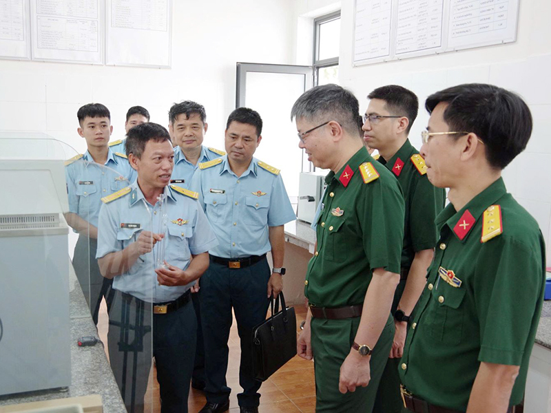 Bộ Tổng Tham mưu kiểm tra, đ&aacute;nh gi&aacute; năng lực cơ sở đo lường - chất lượng chuy&ecirc;n ng&agrave;nh xăng dầu tại Sư đo&agrave;n 372