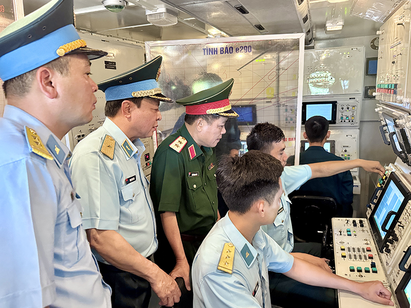 Tổng cục Hậu cần - Kỹ thuật kiểm tra Sư đoàn 375 và Nhà máy A32