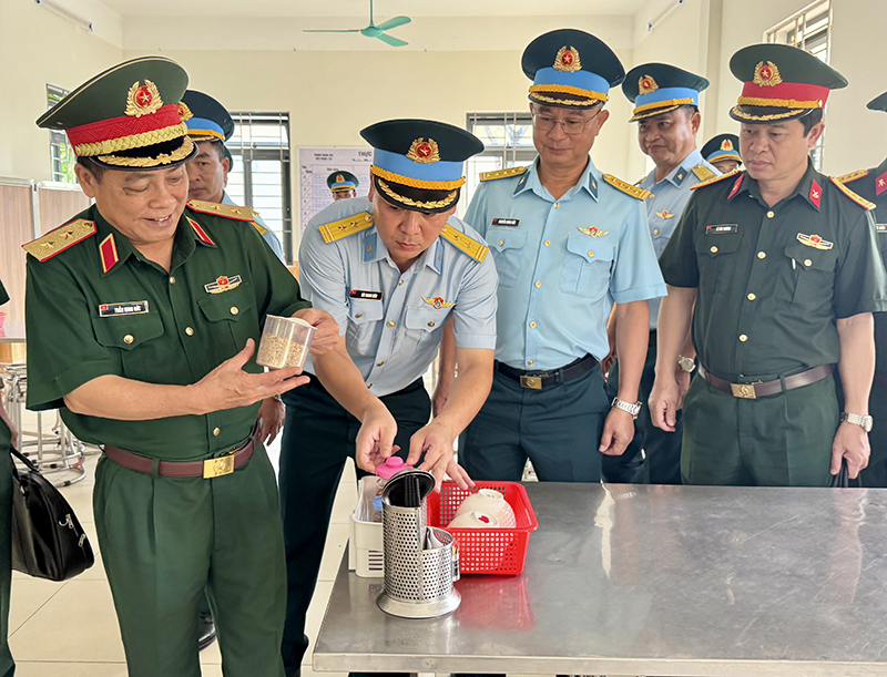 Tổng cục Hậu cần - Kỹ thuật kiểm tra Sư đoàn 375 và Nhà máy A32