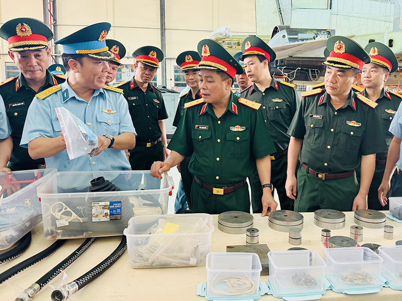 Tổng cục Hậu cần - Kỹ thuật kiểm tra Sư đoàn 375 và Nhà máy A32