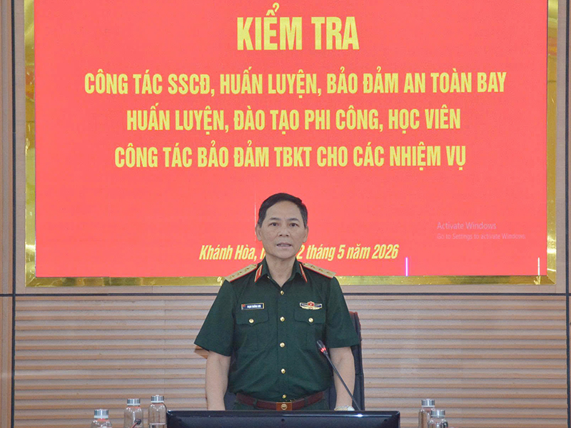 Thượng tướng Phạm Trường Sơn - Ph&oacute; Tổng Tham mưu trưởng QĐND Việt Nam kiểm tra tại Trường Sĩ quan Kh&ocirc;ng qu&acirc;n