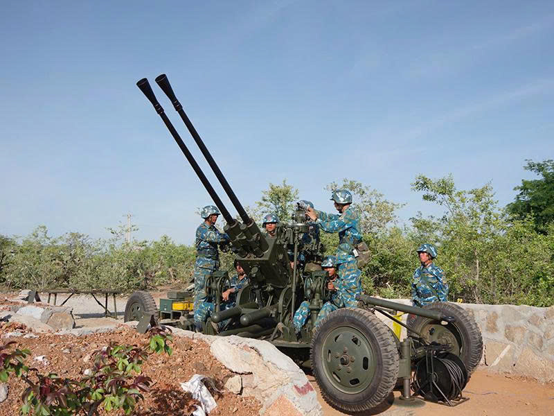 Sư đo&agrave;n 377 tổ chức Diễn tập Chỉ huy - Tham mưu 1 b&ecirc;n, 1 cấp tr&ecirc;n bản đồ, c&oacute; một phần thực binh cho chỉ huy v&agrave; cơ quan c&aacute;c trung đo&agrave;n trực thuộc
