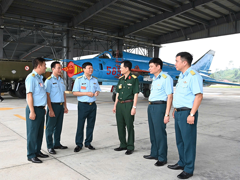 Thực trạng đội ngũ c&aacute;n bộ đ&agrave;o tạo Chủ nhiệm Hậu cần-Kỹ thuật trung (lữ) đo&agrave;n ở Qu&acirc;n chủng PK-KQ v&agrave; những vấn đề đặt ra trong đổi mới nội dung, chương tr&igrave;nh đ&agrave;o tạo tại Học viện Hậu cần hiện nay