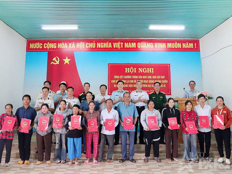 Trường Sĩ quan Kh&ocirc;ng qu&acirc;n chung tay chăm lo gia đ&igrave;nh ch&iacute;nh s&aacute;ch, thắt chặt nghĩa t&igrave;nh qu&acirc;n - d&acirc;n tại x&atilde; B&aacute;c &Aacute;i
