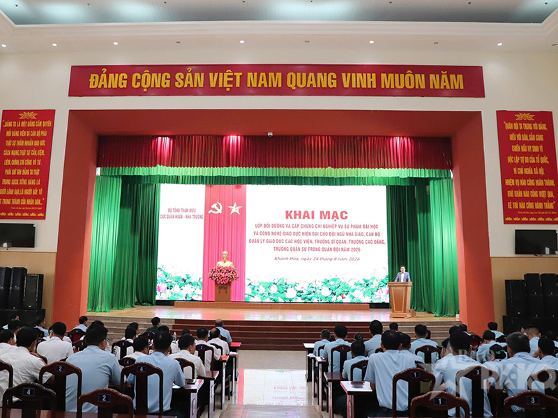 Trường Sĩ quan Kh&ocirc;ng qu&acirc;n khai mạc Lớp bồi dưỡng nghiệp vụ sư phạm đại học v&agrave; c&ocirc;ng nghệ gi&aacute;o dục hiện đại