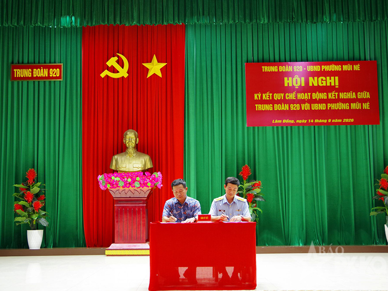 Trung đo&agrave;n 920 v&agrave; UBND phường Mũi N&eacute; k&yacute; kết quy chế hoạt động kết nghĩa