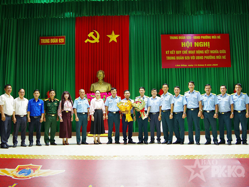 Trung đo&agrave;n 920 v&agrave; UBND phường Mũi N&eacute; k&yacute; kết quy chế hoạt động kết nghĩa