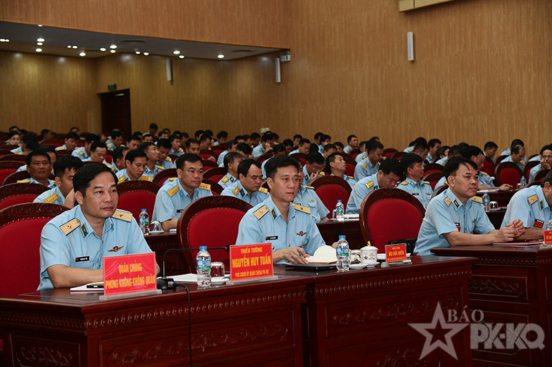 Qu&acirc;n chủng Ph&ograve;ng kh&ocirc;ng-Kh&ocirc;ng qu&acirc;n tham gia Hội nghị to&agrave;n quốc nghi&ecirc;n cứu, học tập, qu&aacute;n triệt v&agrave; triển khai thực hiện một số nghị quyết, chỉ thị của Bộ Ch&iacute;nh trị