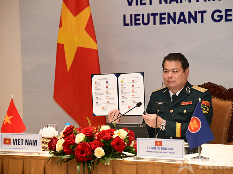 Trung tướng Vũ Hồng Sơn - Tư lệnh Qu&acirc;n chủng Ph&ograve;ng kh&ocirc;ng-Kh&ocirc;ng qu&acirc;n tham gia Hội nghị Tư lệnh Kh&ocirc;ng qu&acirc;n ASEAN (AACC) lần thứ 23
