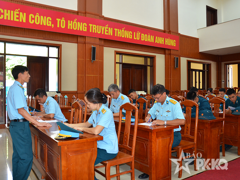 Qu&acirc;n chủng Ph&ograve;ng kh&ocirc;ng-Kh&ocirc;ng qu&acirc;n kiểm tra kết quả x&acirc;y dựng đơn vị vững mạnh to&agrave;n viện &ldquo;mẫu mực, ti&ecirc;u biểu&rdquo; năm 2026 tại Lữ đo&agrave;n 28
