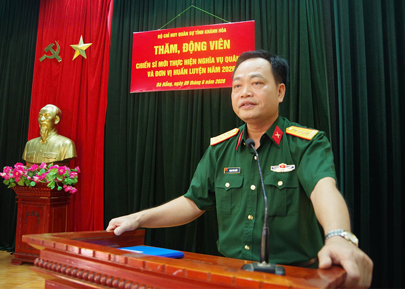 Bộ Chỉ huy Qu&acirc;n sự tỉnh Kh&aacute;nh H&ograve;a thăm, động vi&ecirc;n chiến sĩ mới Sư đo&agrave;n 375