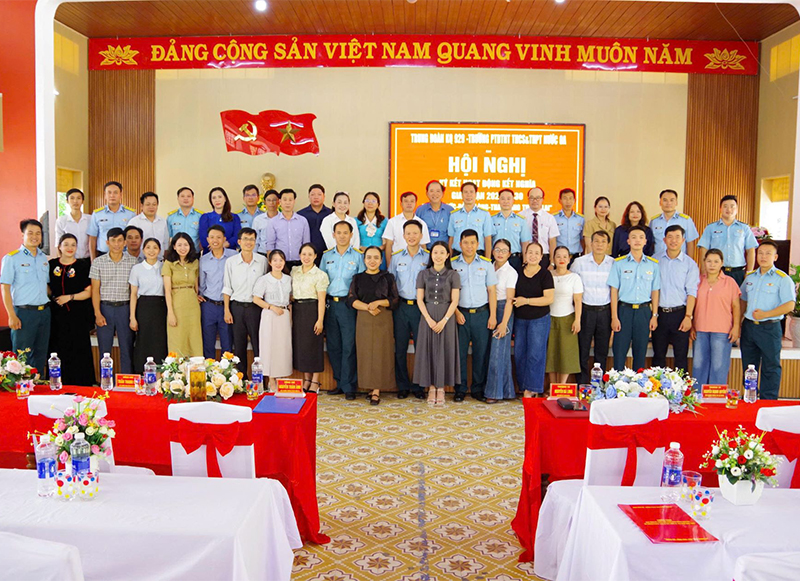 Trung đo&agrave;n 929 tổ chức kết nghĩa với Trường Phổ th&ocirc;ng d&acirc;n tộc nội tr&uacute; THCS v&agrave; THPT Nước Oa