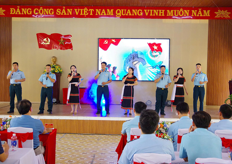 Trung đo&agrave;n 929 tổ chức kết nghĩa với Trường Phổ th&ocirc;ng d&acirc;n tộc nội tr&uacute; THCS v&agrave; THPT Nước Oa