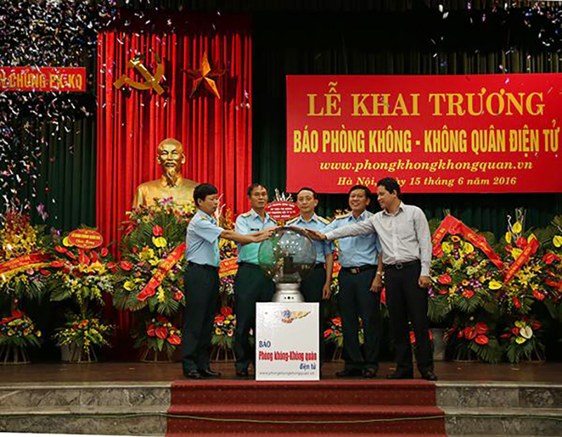 Một thập kỷ đổi mới v&agrave; ph&aacute;t triển