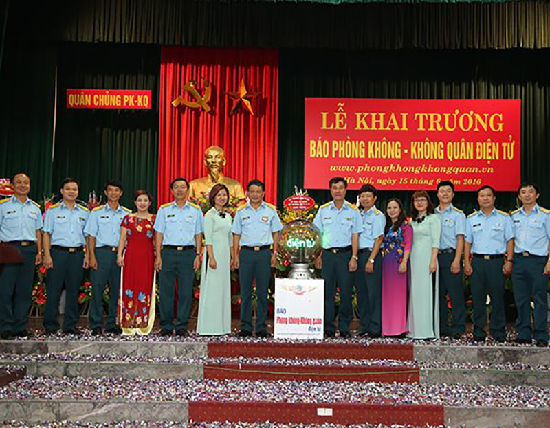 Một thập kỷ đổi mới v&agrave; ph&aacute;t triển